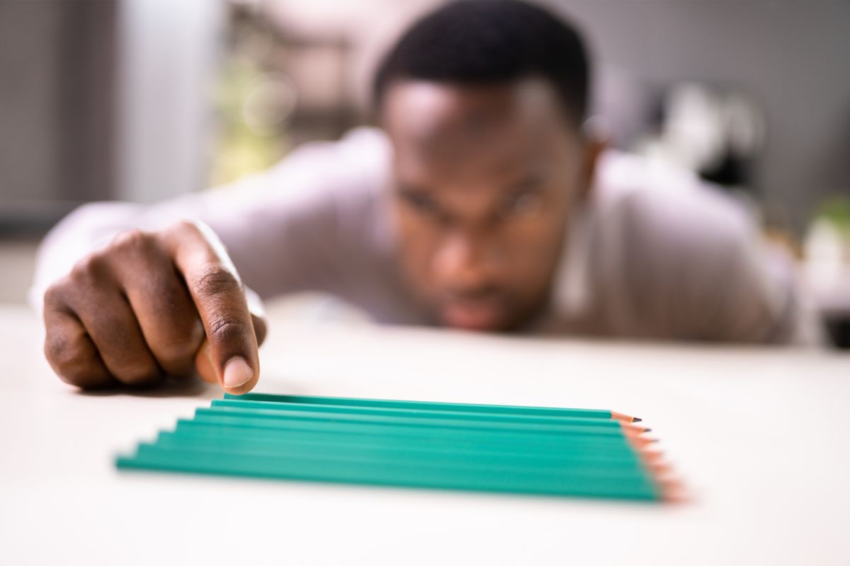 man arranging pencils has symptoms of OCD