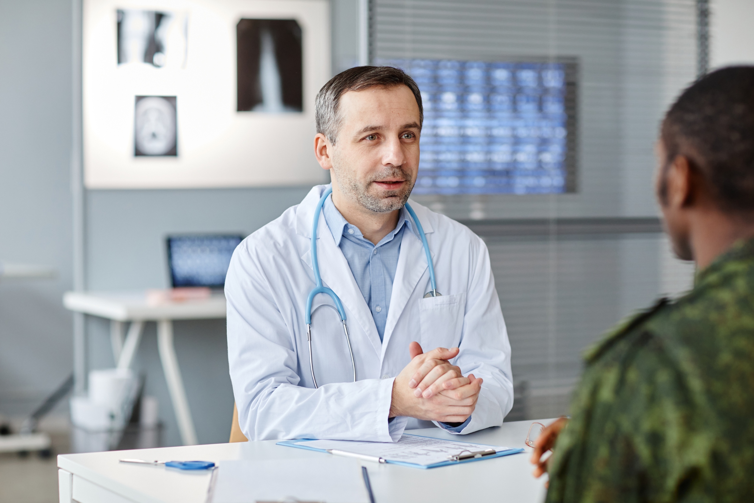 doctor sitting with patient going over gabapentin withdrawal timeline