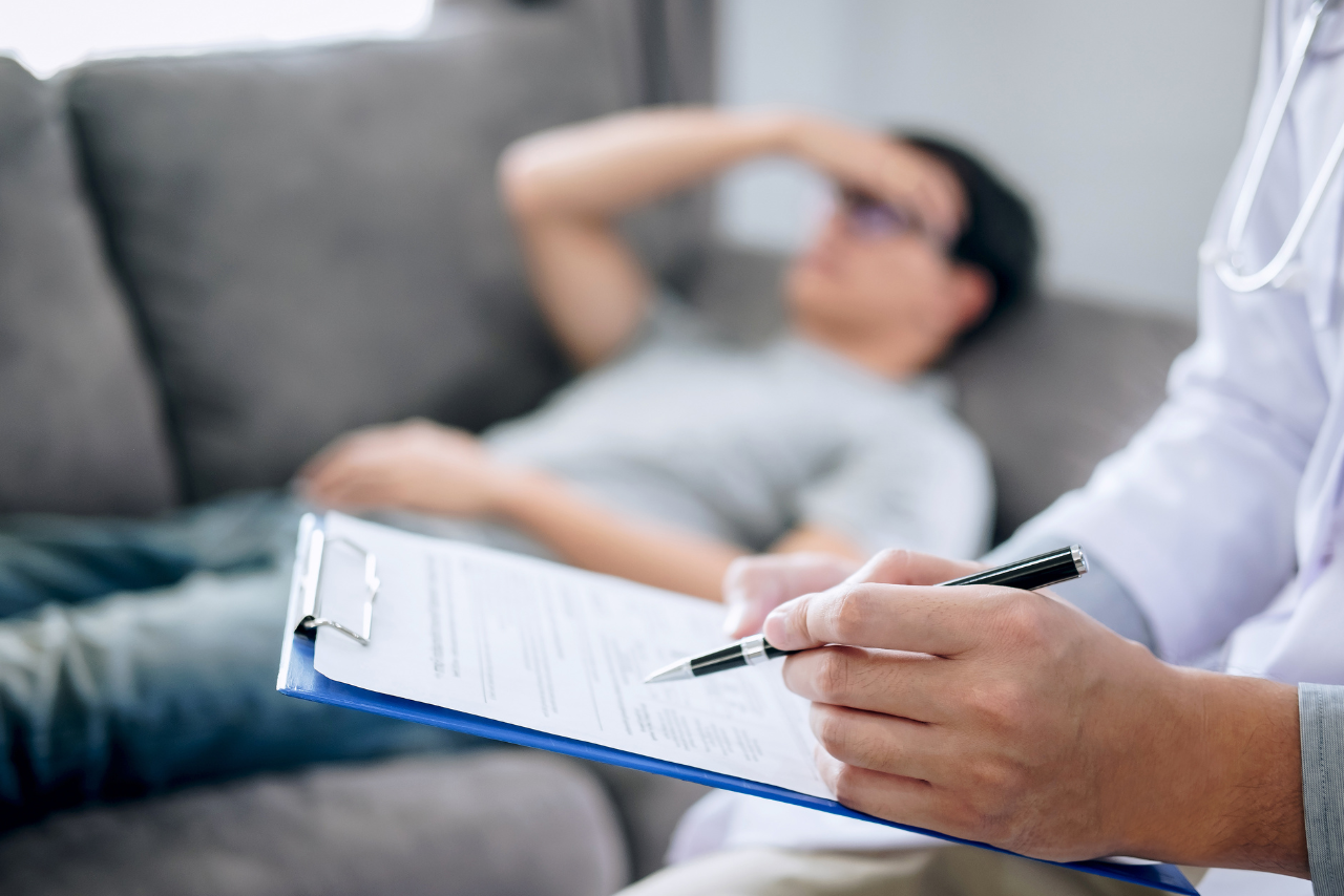 patient speaking with his therapist asking if drugs that cause memory loss